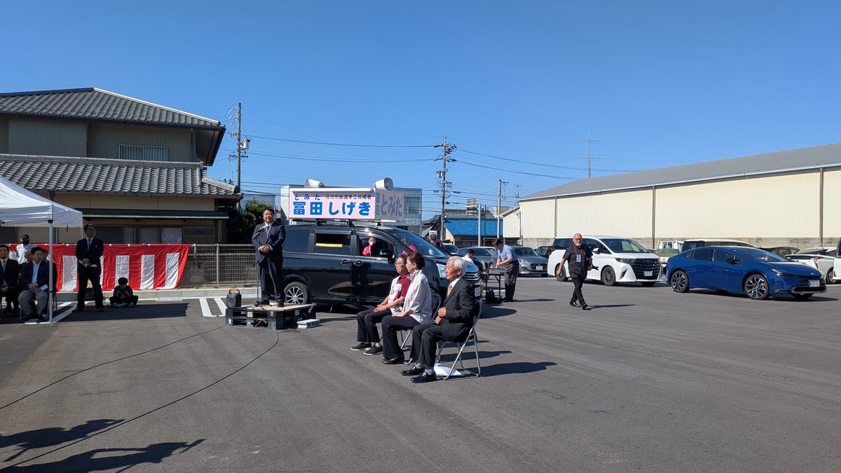 akinori2020gifu's tweet photo. 本日、可児市長選挙の応援に行ってきました！仲間の国民民主党　梅田政策委員（本巣市、本巣郡）にもお会いしたので、ツーショット。11時半に岐阜で打ち合わせがあるため、早目の退出になりましたが、お許しを。富田しげき候補者の勝利を祈念しております！#可児市長選　#国民民主党 https://t.co/ke7uwAmSiR