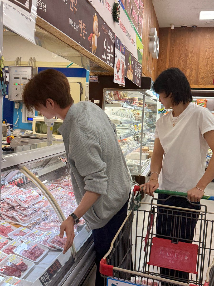 shuachick's tweet photo. very domestic hay >< https://t.co/iqpmKeYawo