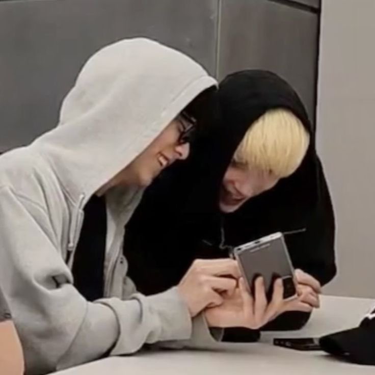 filedflies's tweet photo. I need another cuddly sookai live right now I’m rotting https://t.co/ORJKW6qxQJ
