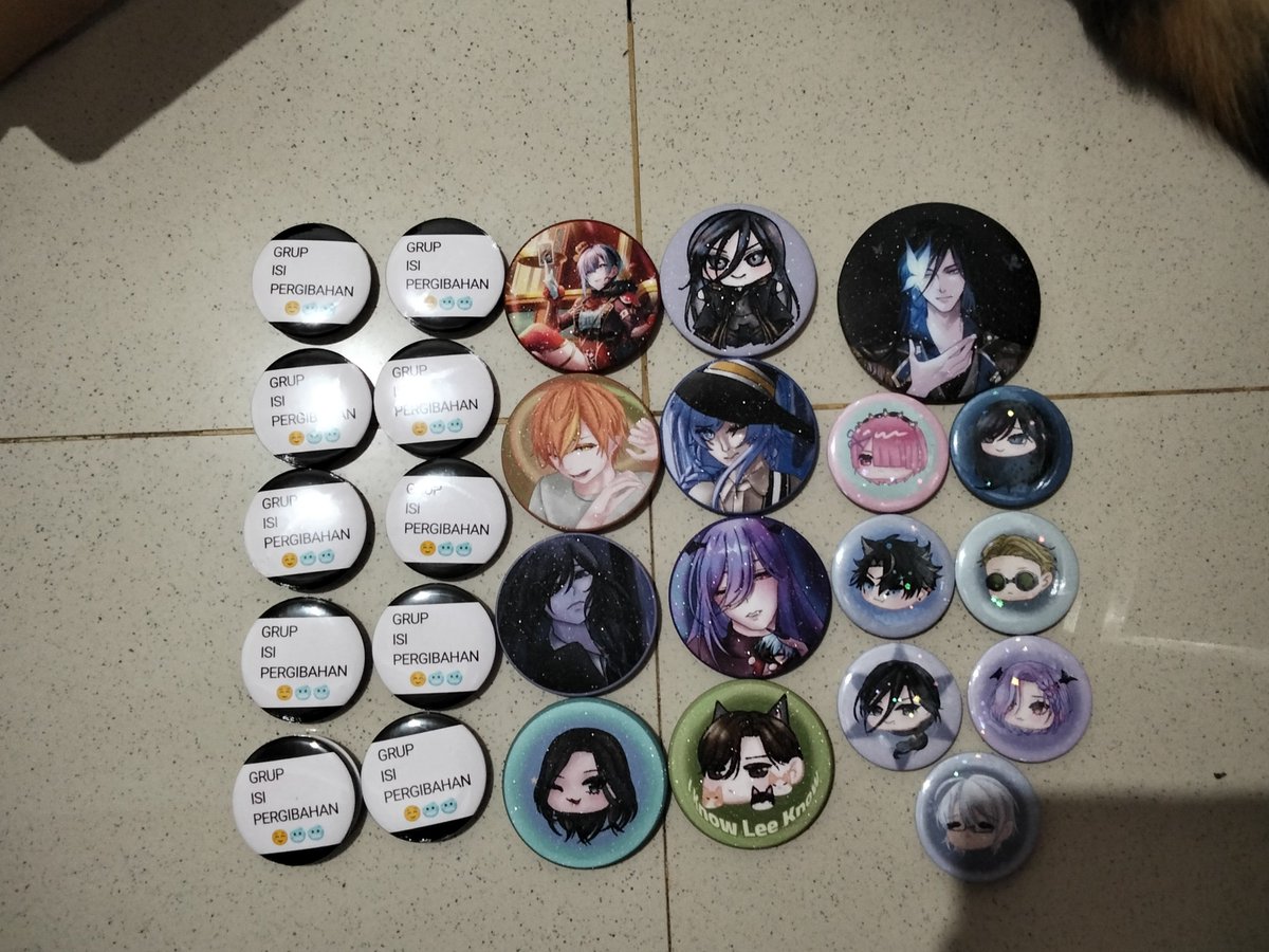 Nevertheless412's tweet photo. WIIIIIIIIIIIIUUUUUUUUUWWWWWWWWW
Bangga bgt gw astaga custom badge pake gambar sendiri (kecuali yg Segede badag sama yg merah) https://t.co/1DfGg5lQ5h