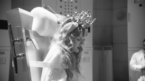 Jasonmviola's tweet photo. The Fortnight Music Video will always be one of her best directed videos, it perfectly encapsulates the whole album. https://t.co/JPtZFUnqRF