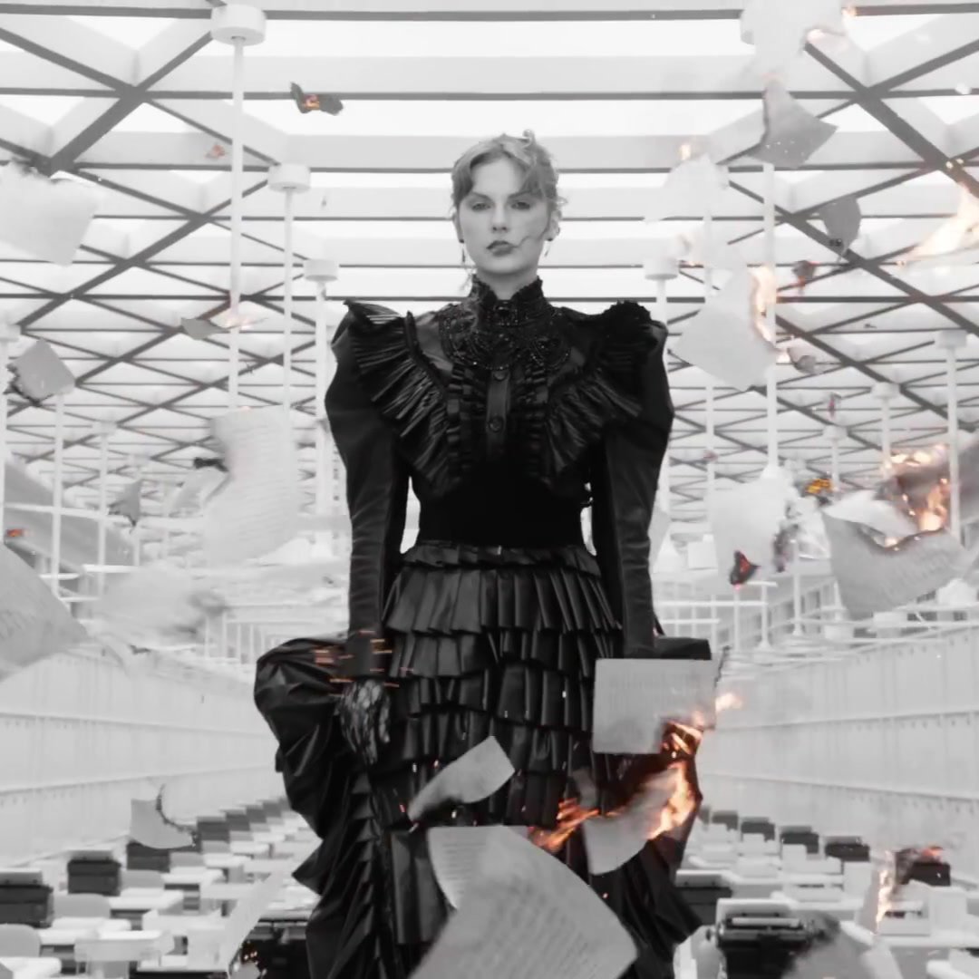 Jasonmviola's tweet photo. The Fortnight Music Video will always be one of her best directed videos, it perfectly encapsulates the whole album. https://t.co/JPtZFUnqRF