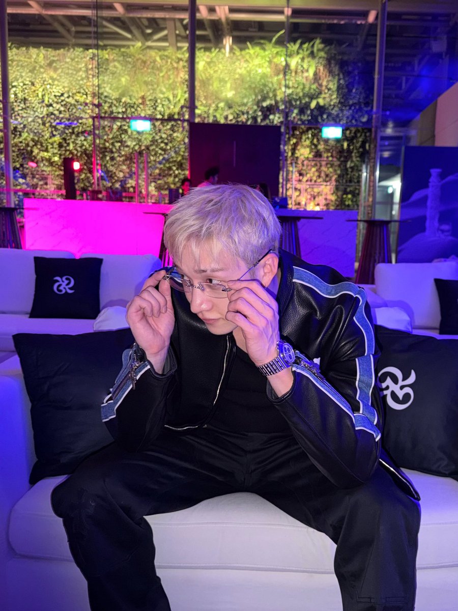 chnlxholic's tweet photo. bisexual king is back again https://t.co/zdYEMTOANm