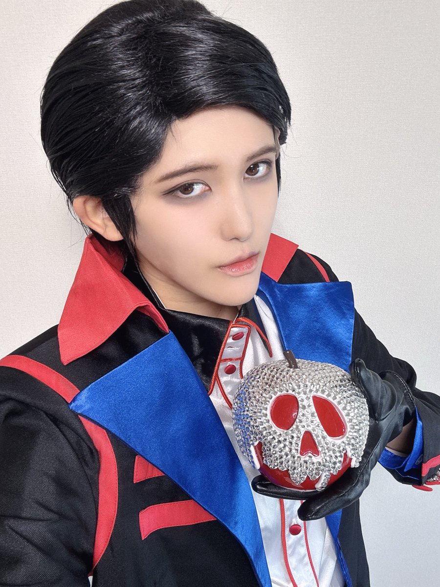 heta_123123_D's tweet photo. 上すぎる角度と🍎を持つことにより驚きの小顔効果を発揮！！！！！！！ https://t.co/JqT603TbRl