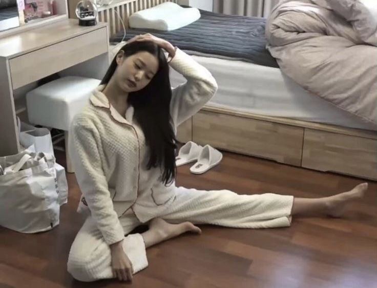 annarinaaaa's tweet photo. ➴ෆ　　ᨦ ෆ ᨩ　　𓂃 𓈒𓏸ෆ ̖́-

exercises you can do lying down

don’t want to exercise because you’re too lazy? Then do it lying down, or you’ll keep having the same body you feel disgusted by every single day

#edrtwt #ed #skinny #wl https://t.co/mnBxlLMQSn