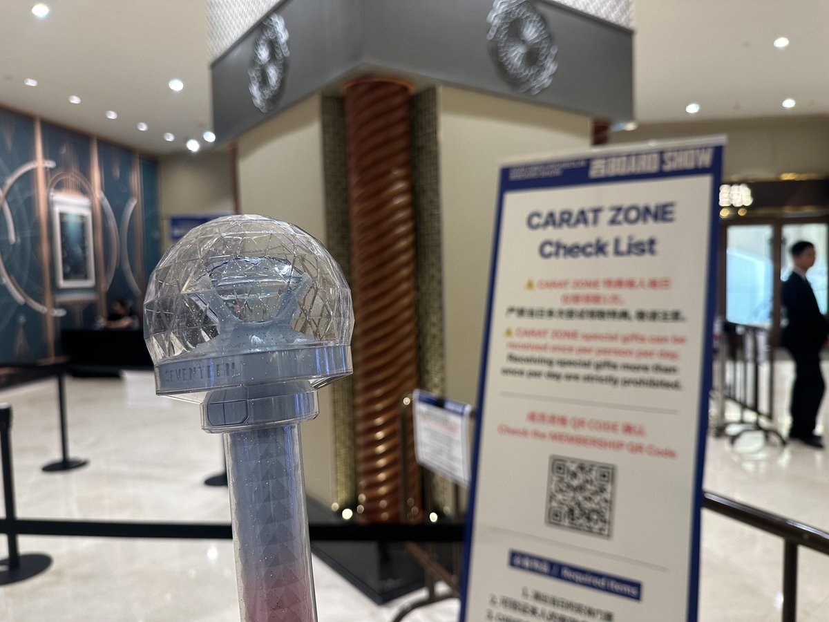 pledis17_STAFF's tweet photo. [NOTICE] 如澳门天气般璀燦耀眼的 DINO 与 CARAT ZONE✨💕 #CARAT_ZONE 💎

＜CARAT ZONE 开放时间 Operating Hours＞
10/11 (日) 01:00 PM ~ 05:00 PM (当地时间)

＜CARAT ZONE 地点 Location＞
Level 2, West Wing (Nextby Stardust), Studio City
新濠影滙二樓西翼影滙飛行影院

[必须携带物品]
1.⁠ ⁠⁠演出当天日期的实体纸本门票
2.⁠ ⁠⁠可验证本人身分的实体身分证明文件
3.⁠ ⁠⁠CARAT GLOBAL MEMBERSHIP QR Code
•⁠ ⁠请务必透过最新版本的 Weverse APP 确认 CARAT GLOBAL MEMBERSHIP QR Code。

[Required Items]
1. Concert physical ticket for the same day as the concert
2. Physical ID card
3. CARAT GLOBAL MEMBERSHIP QR Code
- Be sure to access the CARAT GLOBAL MEMBERSHIP QR code using the latest version of the Weverse app.

**详细内容请务必确认Weverse的公告。
**Please make sure to check the detailed information in the Weverse notice.