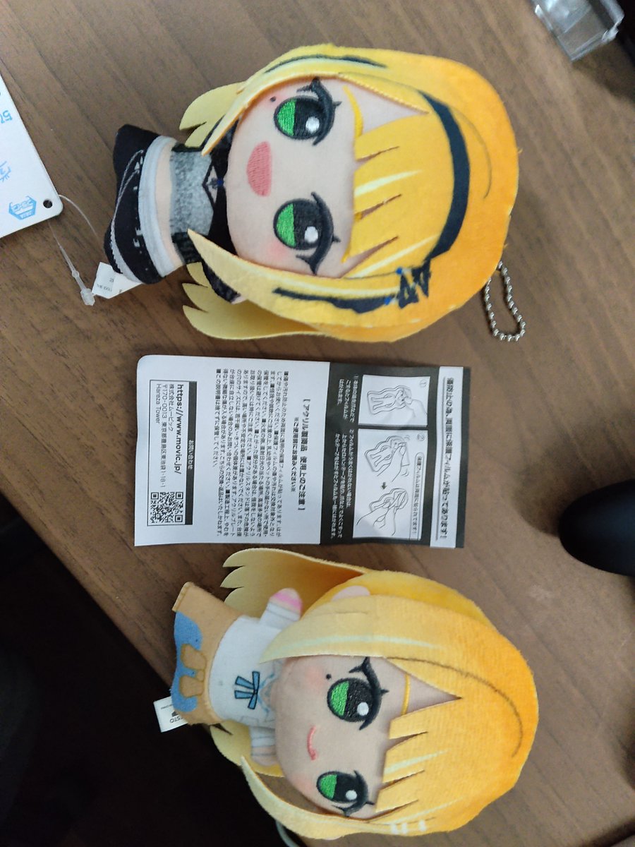 hasata1111's tweet photo. アクリススタンドって傷保護のために膜張られてることを初めて知った。結構あるアクスタの中から膜ある清夏さんなくす作業してるけど本人を傷つけないかめっちゃ怖い https://t.co/AaJGg0G65M