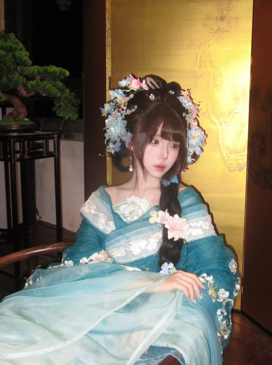 999888ki's tweet photo. @wdqhc999 @ToBulaer @ToBuerma @KawasawaSen 真的没有人喜欢本美女吗?我出自录，有需要哥哥加我QQ  #每日大赛 #骚逼    #母狗   #大奶子 #反差  #小穴 https://t.co/DtVwwgsNsG