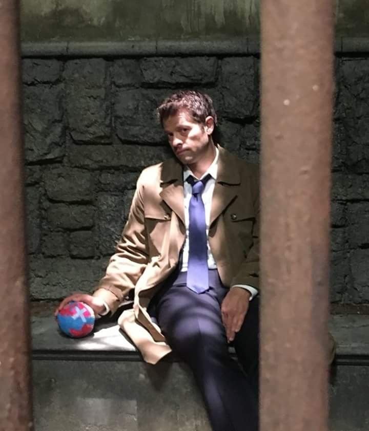 pumpkinnx237's tweet photo. Going to sleep thinking abt mishas tapeball https://t.co/0zvhW2gfiO