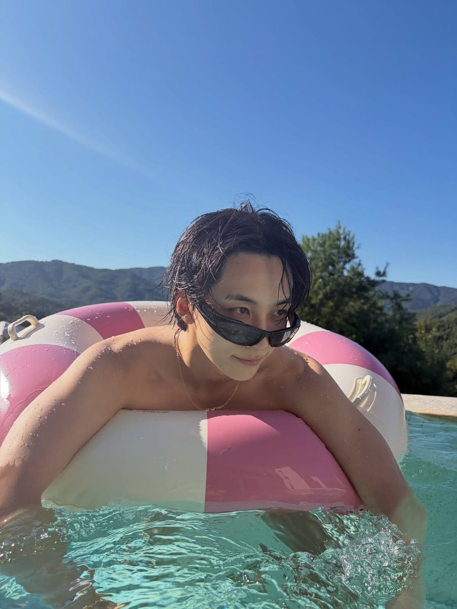 jeonghannisms's tweet photo. i am so proud of jeonghan and all the confidence he has gained recently 😭😭😭😭😭
https://t.co/mskQQK5wru