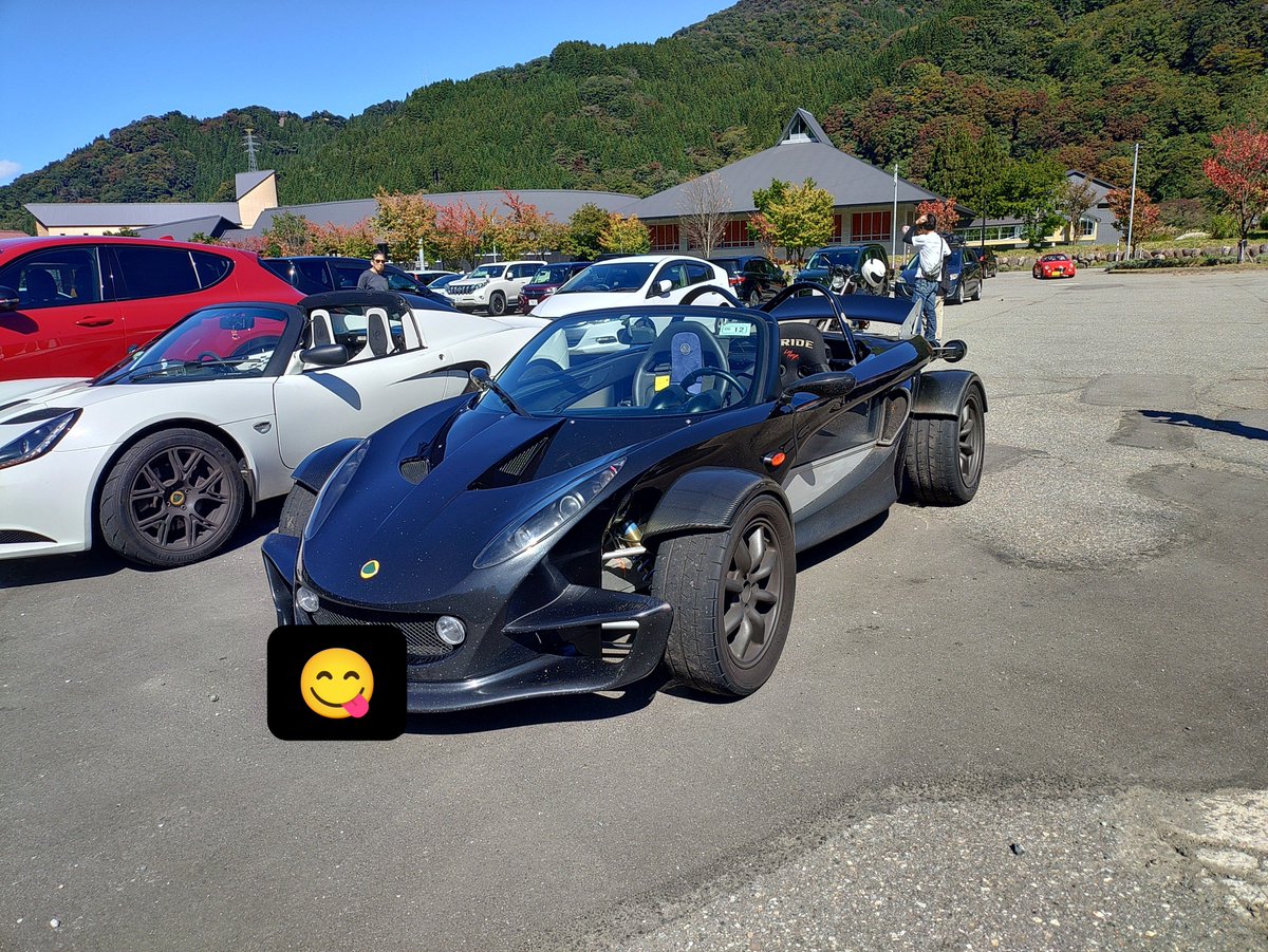zakuzaku0083's tweet photo. 瀬女まで地元の車の集まりに行ったらスポ車とライダー天国になっとる🚗🏍️
特にロータス軍団は驚いた😳
激レア車もおったし今日は良いものが見れたわ✨️ https://t.co/N2kURxQS7z