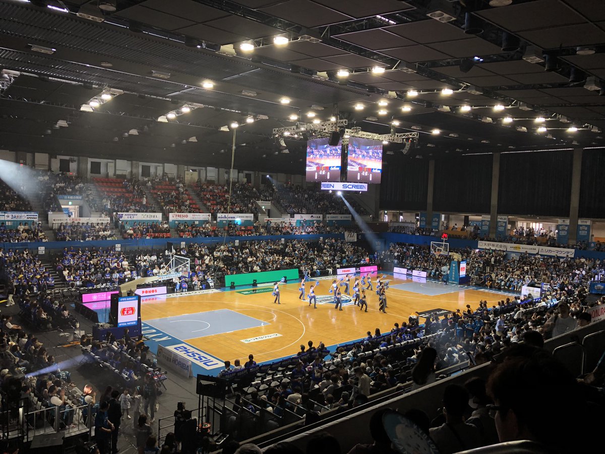 kenny2003jp's tweet photo. 今日は　阪急西京極のアリーナ🏟️で　京都ハンナリーズ🏀応援です📣　今期今のところ5勝1敗の6位🤭　キャパ4,000人規模のこのアリーナの一体感と距離感がいいんですよね🤭
#京都ハンナリーズ https://t.co/HRJbCoPeXY