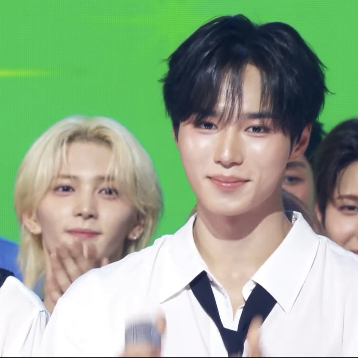 ALD1__JUNSEO's tweet photo. 준서와 준서 ㅋㅋㅋ 🤭🫣 https://t.co/O49lTFJxCo