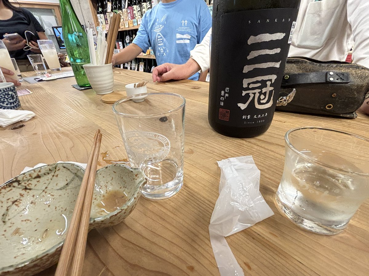vrnohito's tweet photo. 岡山駅で岡山の地酒を飲む
プハーって感じ https://t.co/PYCij7d99V