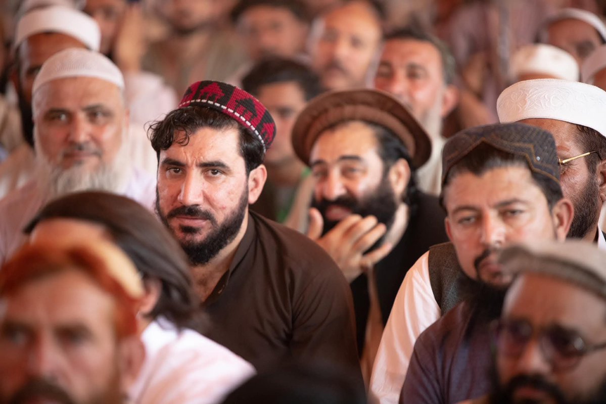 IrfanWazir_1's tweet photo. ١١ اکتوبر 2024
هغه ورځ وه چې ټول پښتون قام مسلې په دی جرګه حل کیدلې نن به نه چا ایمرجنسي لګولې شوی نه به چا راباندی په زور خبری منلې شوائ خو کاش چې چې مونږ د وزارتونو شوقی نه وایی https://t.co/eMEEVNvIaR
