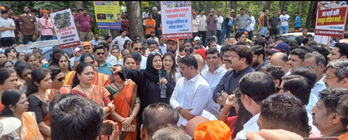 AmhiDombivlikar's tweet photo. #Protest against traffic at #Shilphata - by blocking the junction.
Fighting traffic with more traffic.
@rajupatilmanase https://t.co/Q7qLYCO936
