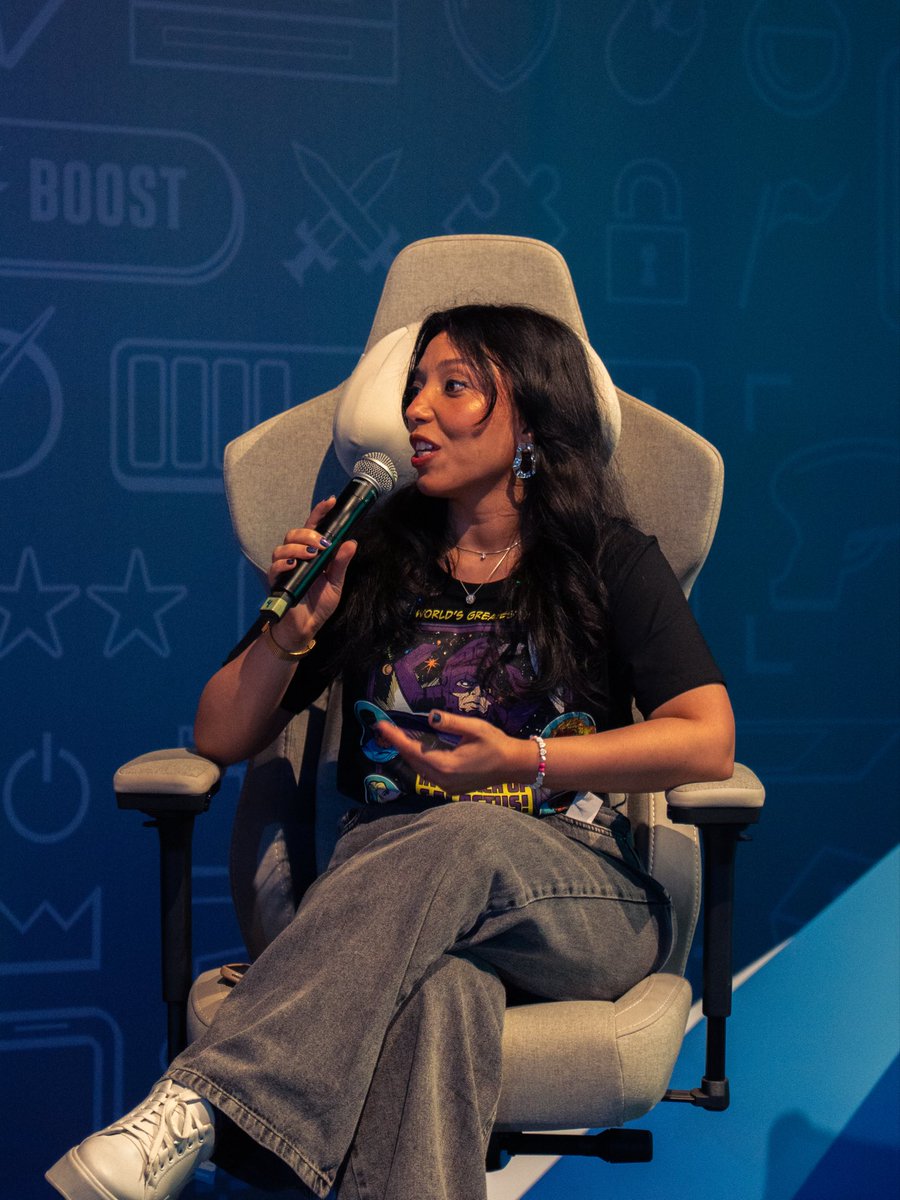 Jeisyrocha's tweet photo. Ontem foi o grande dia, onde falei sobre meus projetos, sobre o Aurora Cup e aprendi com a história de mulheres e comunidades incríveis 💜 Tem portas que só outras mulheres vão abrir pra você @AMD22k @lotushuboficial #LotusnaBGS #BGS26 #MarvelRivalsㅤ @BrasilGameShow https://t.co/s4S36rNkVh