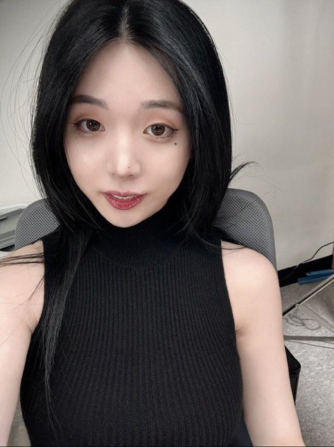 youwnuc's tweet photo. grwm mau diajakin dinner katanya 🤔 https://t.co/ll1m5PUEJg