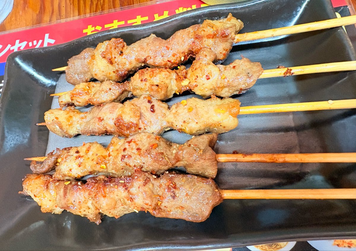 pobj7d's tweet photo. 家の近くにあるガチの四川料理の店、なんと流れているテレビも中国の番組
羊串は田舎のおばあちゃんの家の押し入れの中みたいな味がした https://t.co/3CyaESGYAG