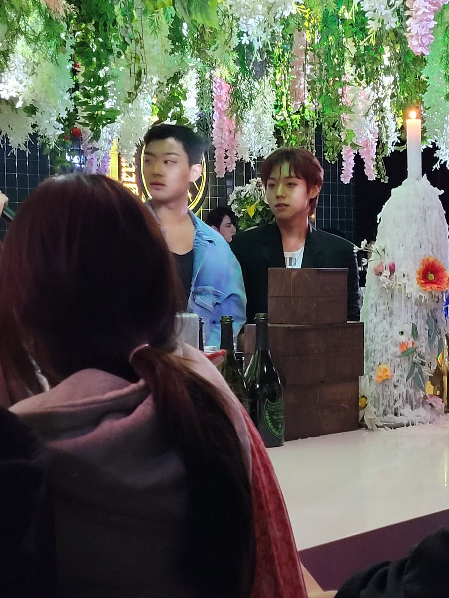 xoxoraemi's tweet photo. 쫌 지났지만 지인에게 받은 부국제 약영의밤🥂 https://t.co/DZYYkxmQhK