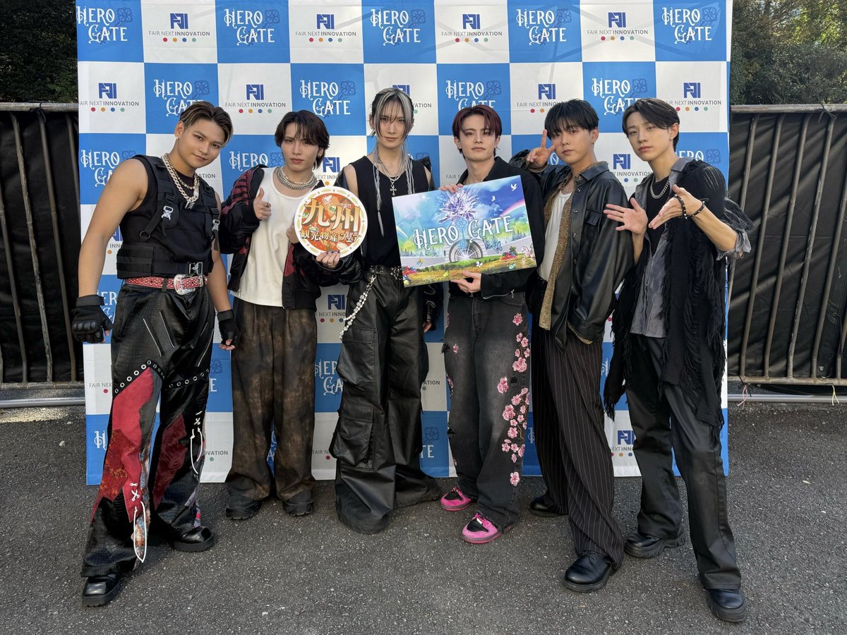 seven_deuce_OA's tweet photo. ✨御礼✨

『HERO GATE』 in 代々木公園 野外ステージ

ご来場いただいたRIVERzの皆さま🤴🏻👸🏻
誠にありがとうございました！！

本日の撮影タイムの動画や写真は
#SevenDeuce #セブデュ
を必ず付けてぜひSNSでシェアしてね📱♻️

明日は、『オンライントーク vol.9 ②』🛜

そして、10/17（土）は
#72のストレートフラッシュ 特別編㊗️✨
 〜SAMURAI EDITION〜

皆様のご来場お待ちしております！🙋

ーー
🛜『オンライントーク vol.9 ②』
🗓️2026年10月12日(月祝)
🕑16:00〜20:44
▼参加メンバー：HaL・Yuito・KaJI

🎟️詳細はこちら
https://t.co/7F2cQ5kgVj

🎪『72のストレートフラッシュ 特別編
 〜SAMURAI EDITION〜』

🗓️2026/10/17(土)
🕑受付 11:30 / 開場 11:50
🎥12:00〜13:00
👦🏻物販・ミーグリ：13:10〜14:40 (予定)

📍WALLOP放送局 3F
東京都墨田区業平4-16-6(押上駅から徒歩2分)

🎫本日21:00〜先着販売スタート！
https://t.co/PkpEud6kjL

-———————————

▼詳細・最新スケジュール一覧はこちら
https://t.co/gsAPShWlx4

#SevenDeuce #セブデュ