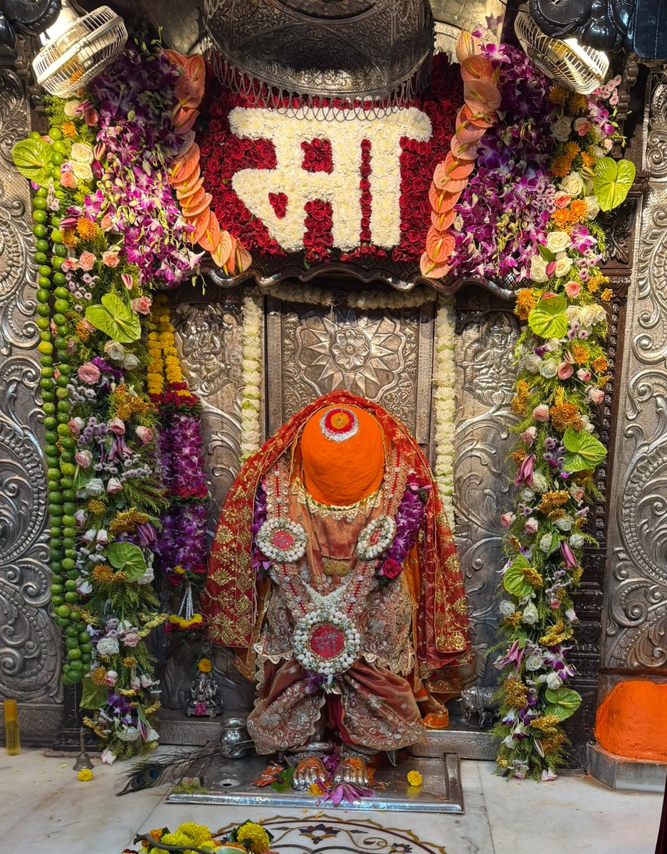 cbawankule's tweet photo. शारदीय नवरात्रोत्सव प्रारंभानिमित्त कोराडी जि. नागपूर येथील श्री महालक्ष्मी जगदंबा माता मंदिरात आई जगदंबेचे स्वयंभू दर्शन घेतले. विधिवत पूजा - अर्चना करून ज्योत प्रज्वलित केली.

यावेळी आई जगदंबेच्या चरणी नतमस्तक होऊन सर्वांच्या जीवनात सुख, समृद्धी, उत्तम आरोग्य आणि आनंद नांदो, तसेच सर्वांचे कल्याण होवो, अशी मनोभावे प्रार्थना केली. १/२