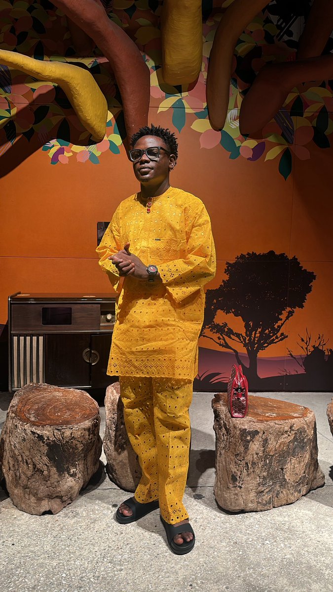 SegunOke01's tweet photo. Modernization should never make us forget our roots. Our language, dressing, traditions, and values are treasures that money cannot buy. Let’s embrace the beauty of our culture and pass it on to the next generation. 🌍🖤 #AfricanCulture #OurHeritage https://t.co/mfmVytDPDz
