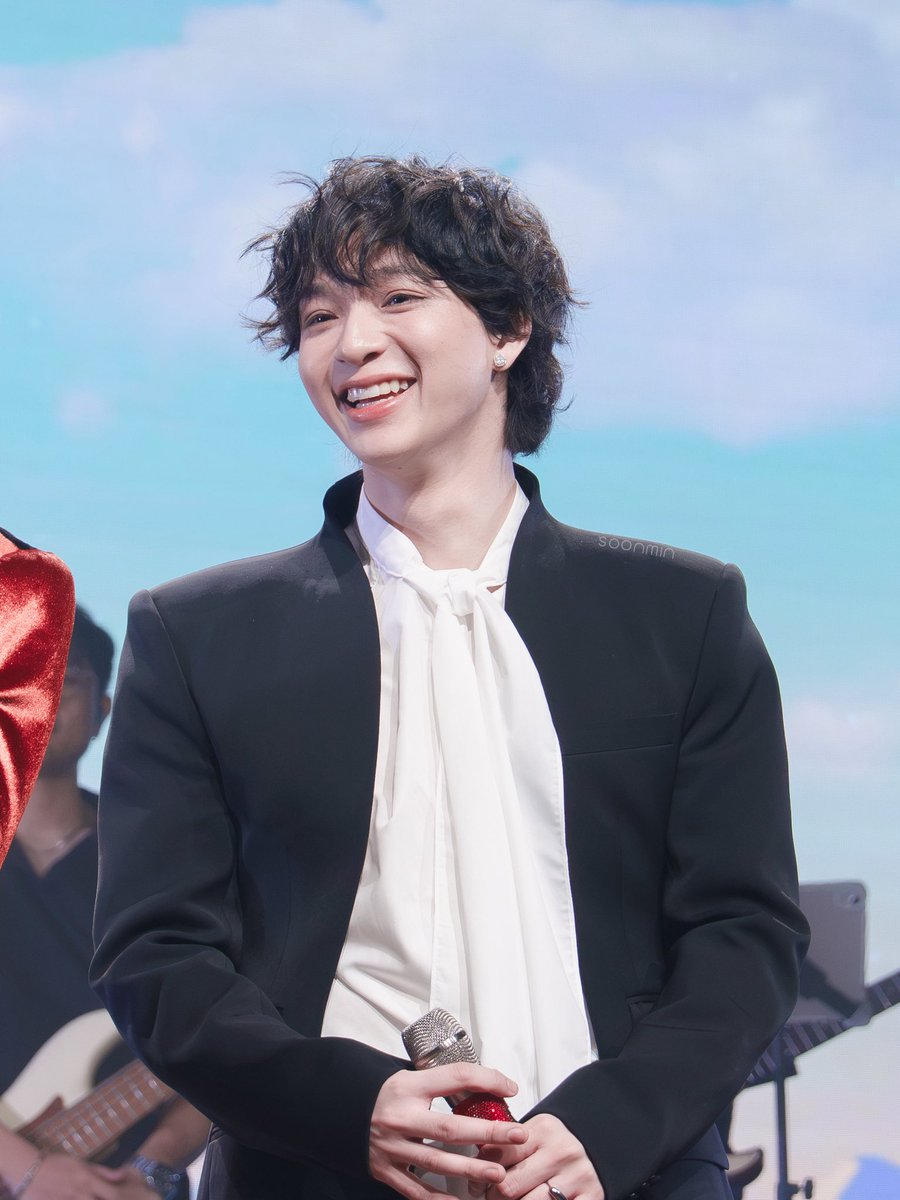 shimsoonmin's tweet photo. สดใสมากค้าบ 🌼

#BoySompobWorldYTourLiveinBangkok
#บาสเด็กอ้วนที่แท้จริง https://t.co/jHr7R29N7e