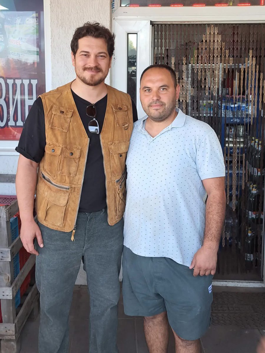 srhulusoy's tweet photo. I have never witnessed an actor quite as humble as him in all my life! Look, my friend, his smile never fades from his face. 41 kere maşallah for such breathtaking handsomeness and exceptional character. He is absolute perfection. 🧿🫶🏻🫂

#çağatayulusoy #eşreftek https://t.co/pW5JgJNo7Z