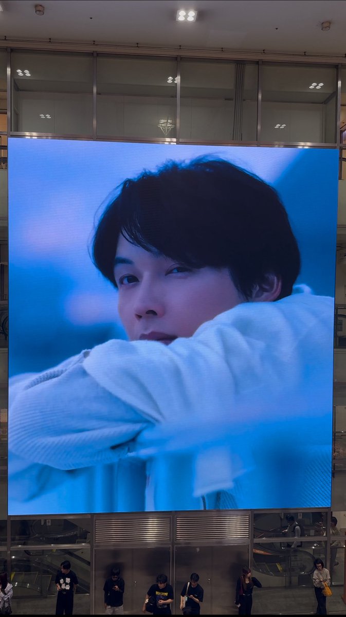 mac_st36's tweet photo. 西鉄天神駅の大画面に巨大北斗〜！ https://t.co/GCoAuYrYZN