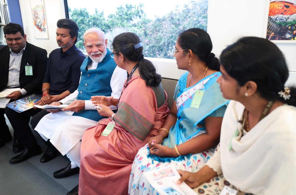 narendramodi's tweet photo. Inauguration of the Poonamallee-Vadapalani stretch of Chennai Metro Phase-2 ensures:

Faster, more convenient daily travel for commuters.

Better connectivity between Chennai’s fast-growing western suburbs and the city centre.

Unique 3.7-km double-decker corridor.

Also travelled on the Metro and interacted with upcoming StartUps, whose energy was as usual exceptional.

சென்னை மெட்ரோ ரயில் இரண்டாம் கட்டத்தில் துவங்கப்பட்ட பூந்தமல்லி -வடபழனி வழித்தடம்,  பயணிகளின் தினசரி பயணத்தை எளிதாக்கியுள்ளதோடு விரைவுப்படுத்தியும் உள்ளது. 

இந்த வழித்தடம் அதிவேக வளர்ச்சி பெற்று வரும் சென்னையின் மேற்கு புறநகர் பகுதியோடு நகரின் மத்திய பகுதியை இணைக்க உதவுகிறது. 

3.7 கி.மீ தொலைவிலான ஈரடுக்கு பாதை இவ்வழித்தடத்தின் சிறப்பம்சமாகும்.

வளர்ந்துவரும் புத்தொழில் நிறுவன பிரதிநிதிகளாடு மெட்ரோ ரயில் பயணத்தில் உரையாடினேன். அவர்களின் உற்சாகம் எப்போதும் போல அளவிடற்கரியதாய் இருந்தது.
