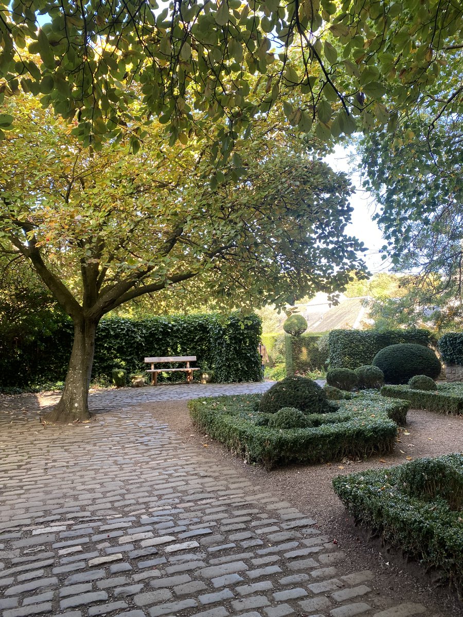edinburgh's tweet photo. Just off Edinburgh's Royal Mile, Dunbar's Close is a sheltered, tranquil garden hidden away from the busy Old Town.
 
Laid out in the style of a 17th century garden, its narrowed cobbled path leads to a peaceful autumn retreat of golden leaves, quiet corners and a perfect place to sit and slow down.