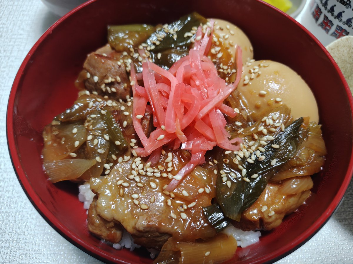 tomo110607's tweet photo. こんばんは〜
今日の夜ごはんです。

YouTubeを観ながら作った豚丼です。味は良かったのですが、肉だけ固くて。。。やはりレシピ通りに作らないとダメですね😅 https://t.co/TwAx0IoQhw