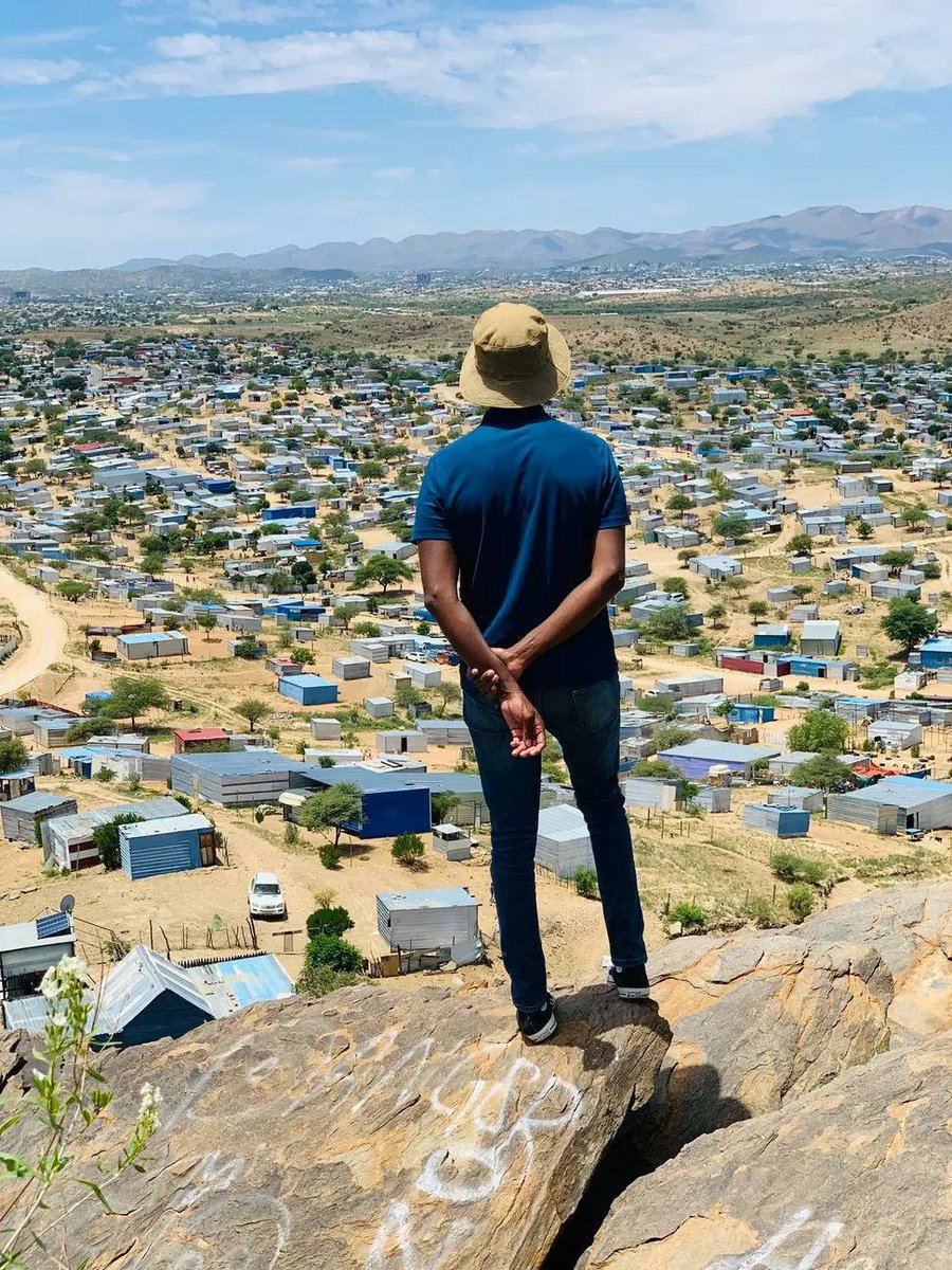 ngash_ssg's tweet photo. We black south africans shit on other africans that they are poor but we never take time to analyze who owns 90% of south african economy,look where 30% of black people live in south africa but we are busy shitting on other africans,it's so sad😭😭😭😭 https://t.co/ywRJo1Kxjt