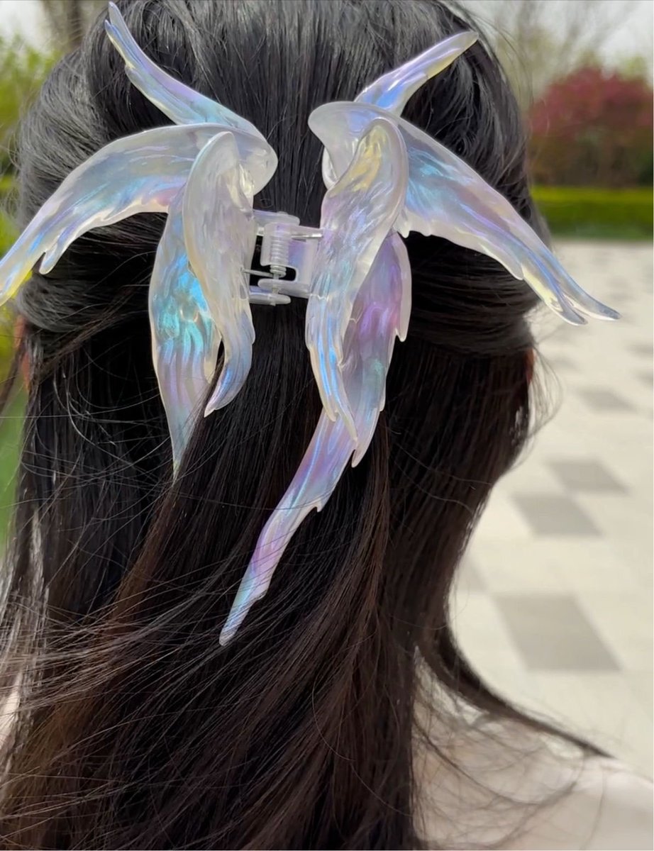 sophiaevaa_'s tweet photo. Angel hair claw https://t.co/Bsn8Z6f54I