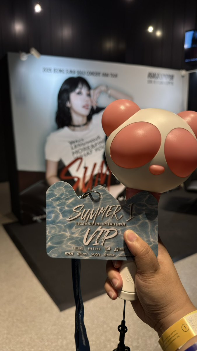 jean21mm's tweet photo. Today’s Eunji concert! https://t.co/sS5osXT9uq