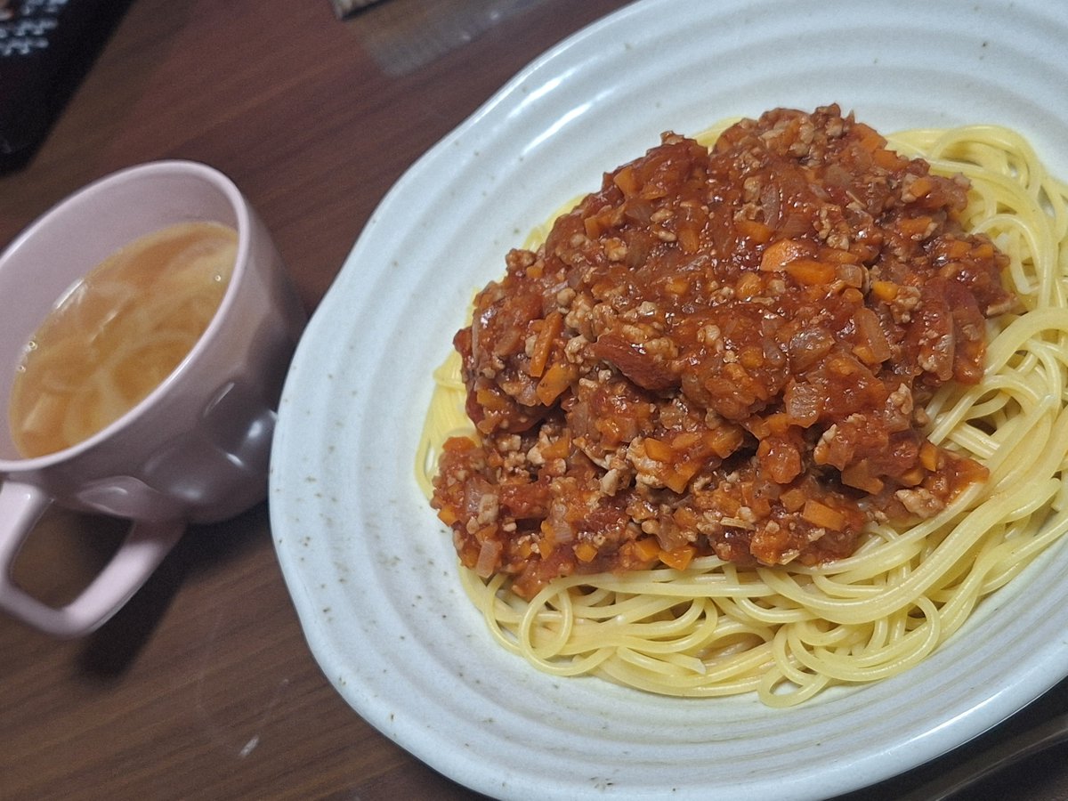 yuumin0715's tweet photo. 今日は女の子の日が重めでしんどかったのもあって色々キャンセル界隈にしてたので
次女が初めてかな？買い出しから洗い物まで含めて晩ご飯作ってくれた😁
なかなかいいお味で美味しゅうございました🍝
（家が汚いのは見て見ぬふりで🤫） https://t.co/QmGHQiIx60