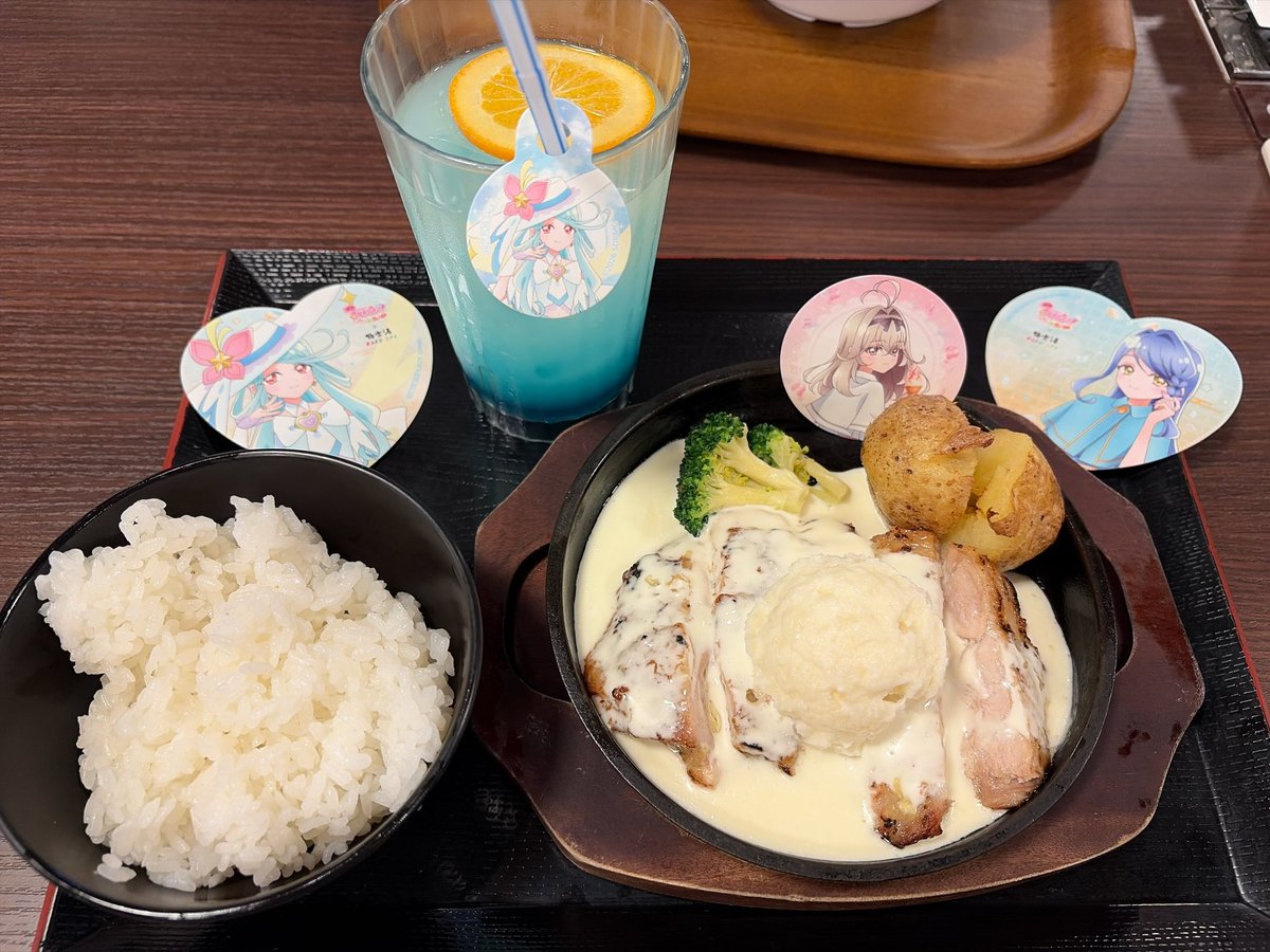 oryo_pinchan's tweet photo. 本日はこちらへ行ってきました♨️
まさかの一緒に行った姪はコラボメニューを頼まず😂
でも大人達それぞれコースターを神自引きできてハッピーすぎる結果に✌️🩵🤍
チキンステーキ、ごはんに合う味付けで美味しかったです🍚✨ https://t.co/OMK8hYAd4x