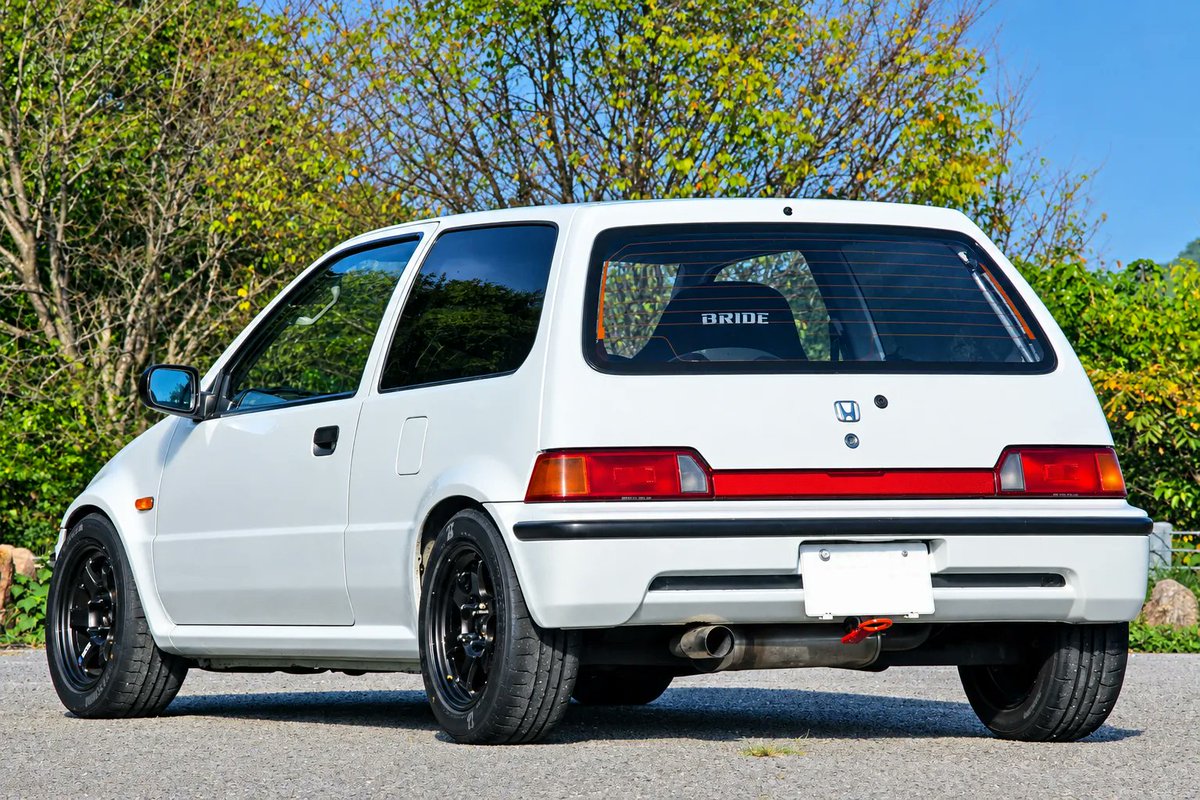 TunedCarsJapan's tweet photo. 「今の軽自動車より軽い!?」軽さと素性で勝負する玄人好みのGA2型シティ、その奥深さに迫る！
https://t.co/4zB8gIShYq

GA2シティの魅力は、ドライバーの操作がそのまま走りに反映されること。100psのエンジンと軽量ボディを武器に、クルマを速く走らせるための基本を身につけられる。 https://t.co/sDV8Zi34G9