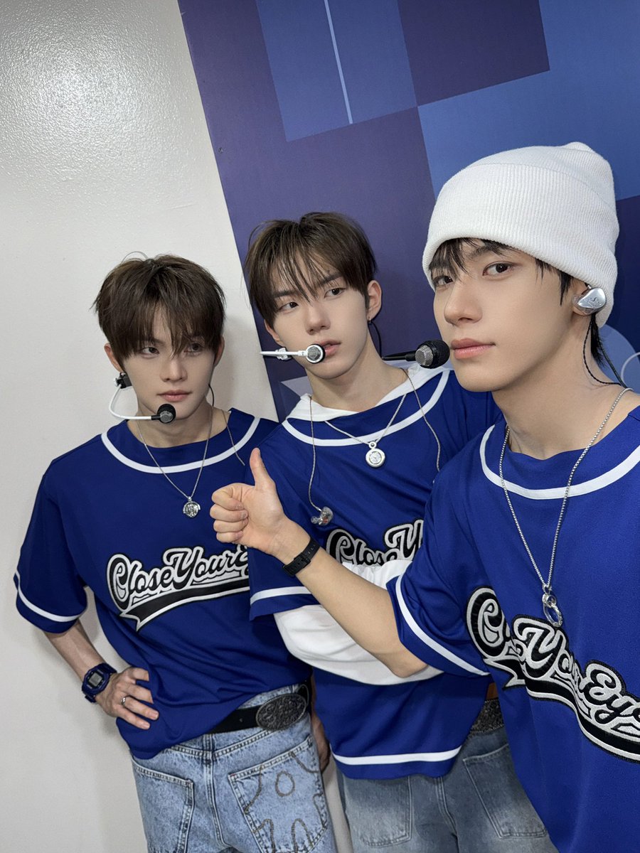 closeyoureyes_7's tweet photo. Drop That!💙🤍

#CLOSEYOUREYES #클로즈유어아이즈 
#CYE #클유아
#256thNote #DropThat https://t.co/gOiDJDiq6i