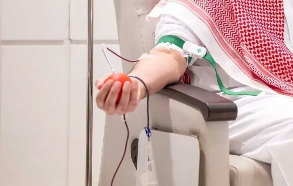 ithamer_7's tweet photo. 🩸 وش تستفيد إذا تبرعت بالدم ؟

🫀 يدعم صحة القلب

🌡️ يحفّز تجديد خلايا الدم: ينشّط نخاع العظم لتعويض خلايا الدم المفقودة.

🩺 يخليك تطمن على صحتك: من خلال الفحص الأولي قبل التبرع، وبعض الفحوص المخبرية للدم.

💚 يساهم في إنقاذ الأرواح: من خلال توفير الدم للمحتاجين إليه.

✅ يعطيك شعور بالرضا النفسي ( لأنك ساهمت في مساعدة المجتمع ).

#حملة_ولي_العهد_للتبرع_بالدم