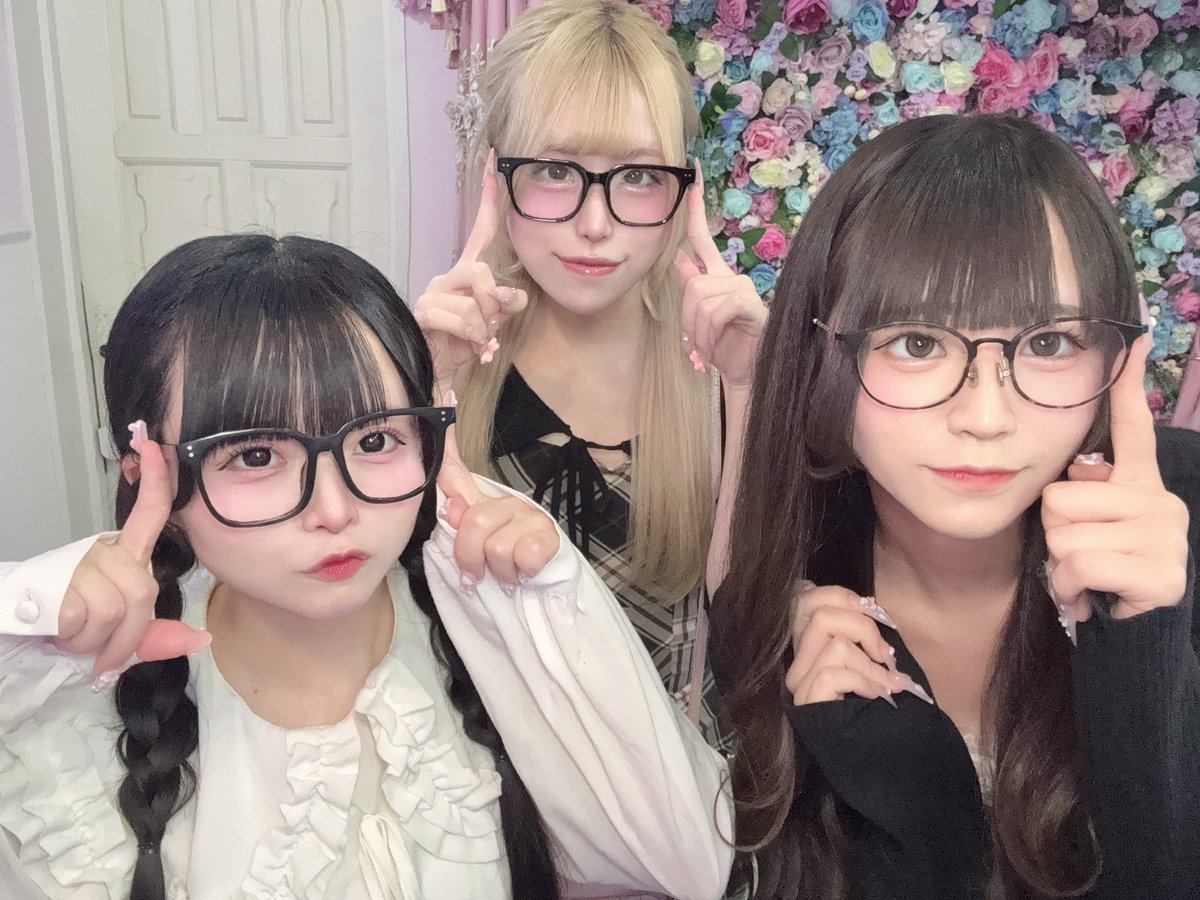 aichu_ru's tweet photo. 【 10/11＊本日の猫ちゃん🐱ྀི 】

メガネイベント👓

19:00〜
なぎさ @____babunano 
ひめ @hime_nyan6 
りさ @ri04nyan 

📍 東京都新宿区歌舞伎町2-38-8 
八汐会館2階
💒 19:00〜24:00
🧋https://t.co/8sksze1j2A https://t.co/edwrEbkCy4