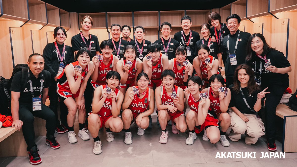 JAPAN_JBA's tweet photo. チームで掴み取った銀メダル🥈

#AkatsukiJapan
#U18AsiaCupWomen https://t.co/sOxkjoA7Ug