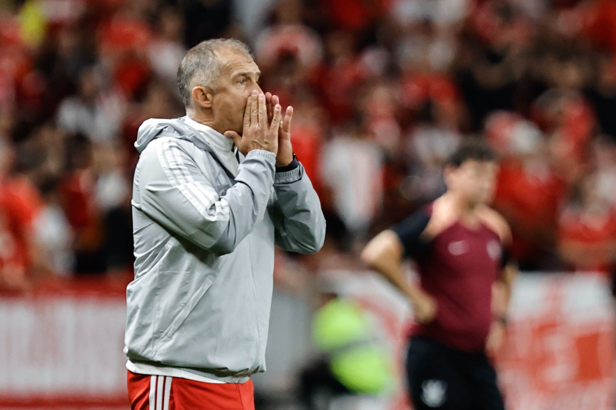 inter_noge's tweet photo. Eduardo Baptista estreia em Gre-Nal e tenta conquistar torcida do Inter na luta contra queda dlvr.​it/TVsfsl https://t.co/zN8FZ2YkVj