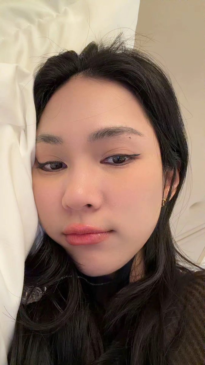 mongtodes's tweet photo. ในทุกทุกลมหายใจมีแค่คิดถึง คิดถึงอุ้ด
อุ้ดคือโลกทั้งใบของฉัน
ให้อุ้ดรู้ว่าทุกเวลานาทีฉันมีแต่อุ้ดผู้เดียว
หน่วยเวลาที่น้อยกว่าเสี้ยวนาทีก็มีแต่อุ้ดเท่านั้น
แบ่งออกเป็นล้านๆเซปโตวินาที หรือต่อให้ต้องน้อยกว่านั้น
ไม่มีเลยสักวัน ที่ฉันจะหยุดตกหลุมรักอุ้ด

( #bintsireethorn ) https://t.co/GmLximfNCd