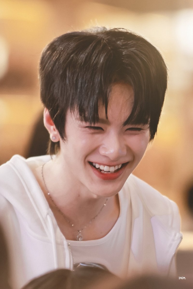 _14cm__'s tweet photo. 261011 :

ผมรักน้องเซฟคับ🥺🪽

AASMP AT FAMIE FEST 

#SkinEditorFMFxAASMhiipraew
#savewrg https://t.co/TORC18Qknp