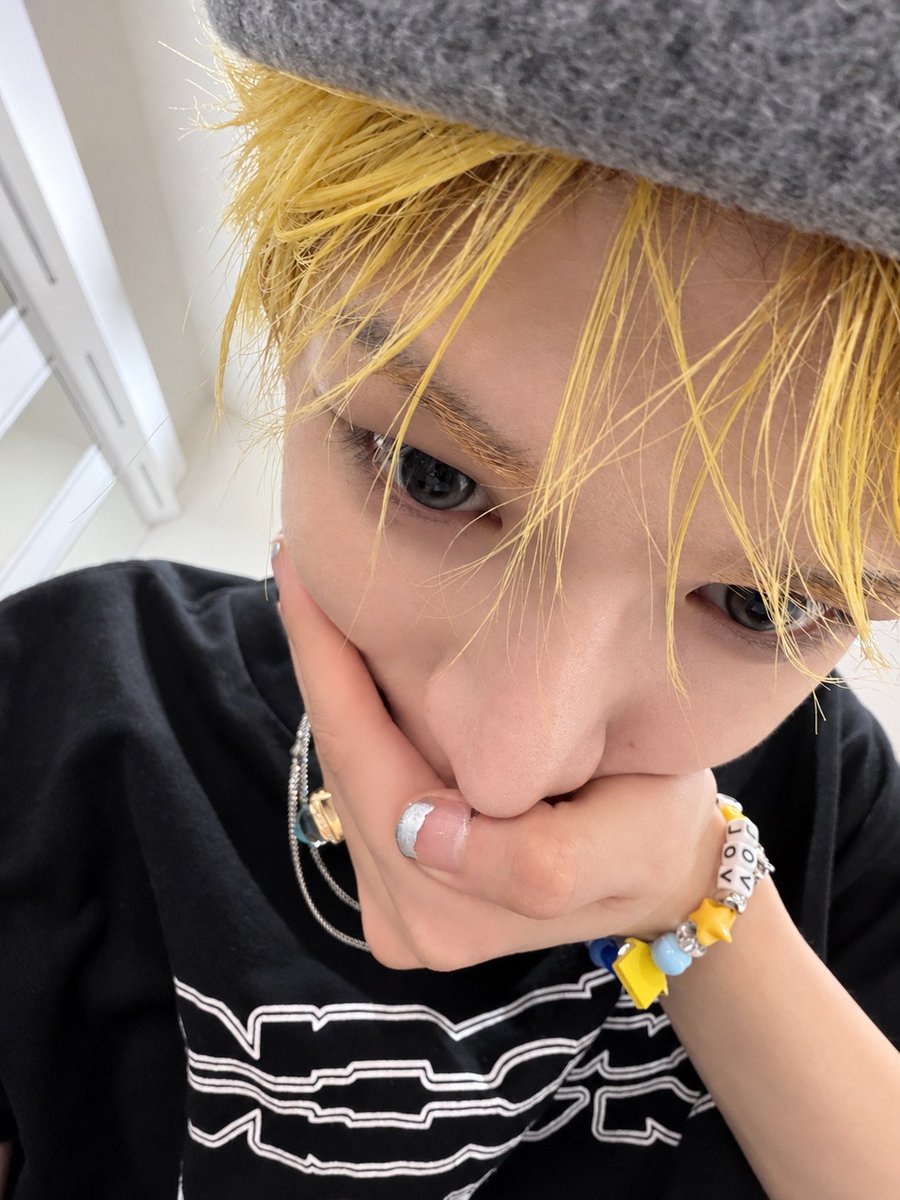 dichatriwoo's tweet photo. [261011 - 17.09 kst] 💭 #chat_riwoo_hari_ini

🦦 [📸]
🦦 maetel..😉 (karakter galaxy express99)

#리우 #riwoo #보이넥스트도어 #BOYNEXTDOOR https://t.co/WHNlRfwSjO