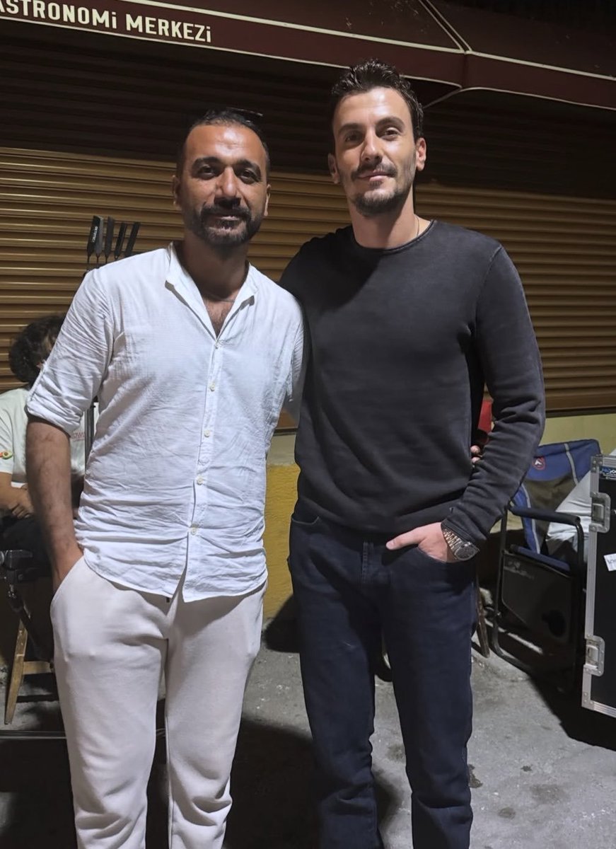 Rojber_aslaz's tweet photo. Again our king #Bertanasllani behind the scenes
#RojbinErden #Aslaz #Rojber
#DerTop #Asfer #TopFer https://t.co/lLf7VO6grB