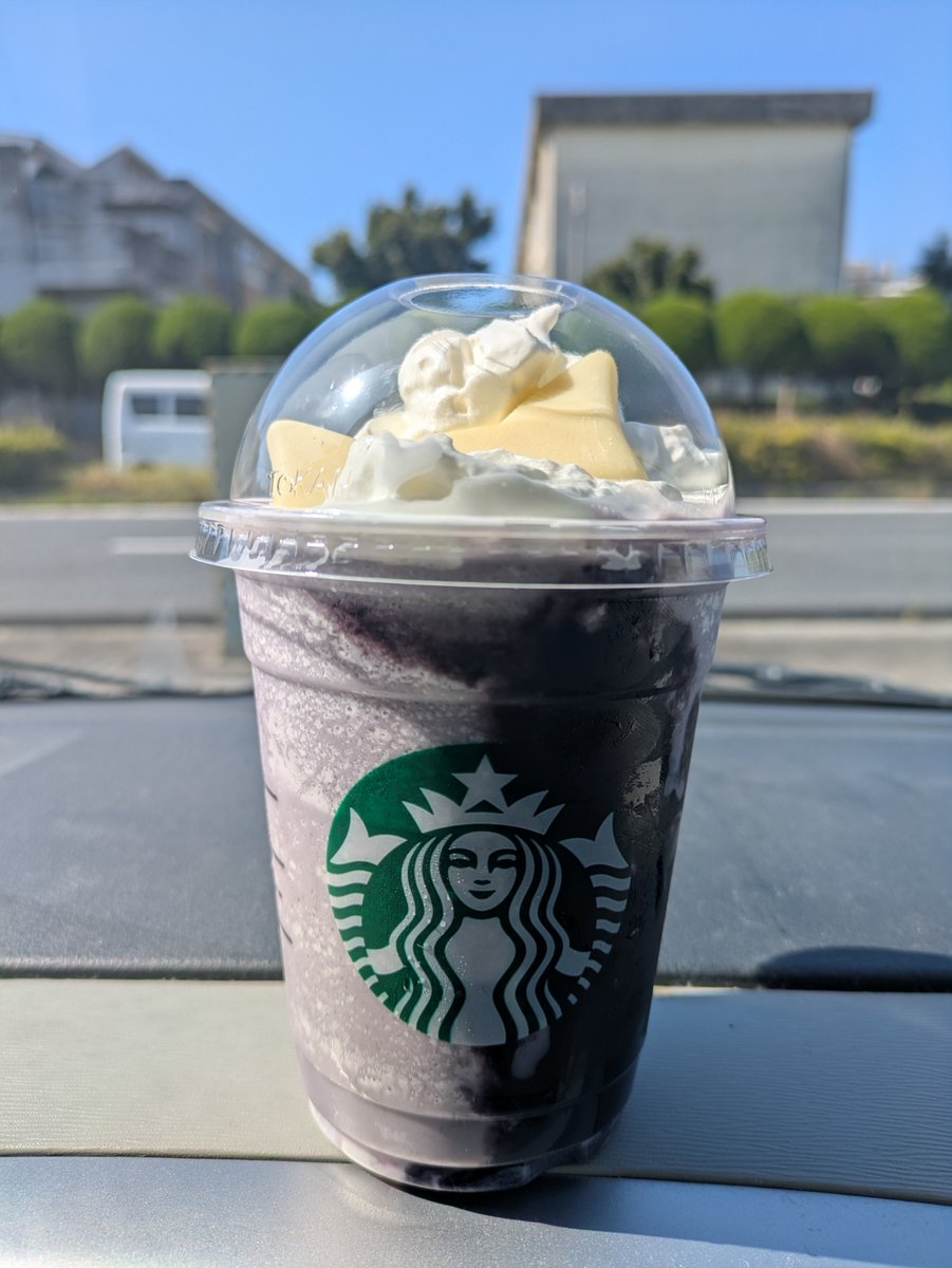 rinco_Twitch's tweet photo. あ、今日白猫ver.飲んできたよー!
やっぱりチョコがかなり甘いꉂ🤣𐤔 https://t.co/kdXV1NxOY1