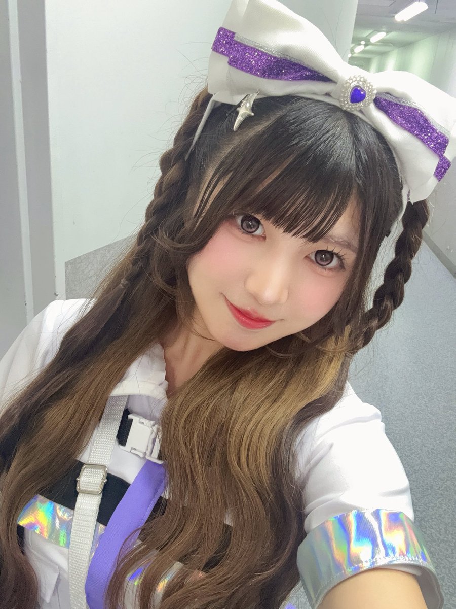 hinano_BUGTTE's tweet photo. 今日は2回しありがとうございました！
初のヨドバシカメラめっちゃ楽しかった☺️🫶
初めてBUGTTE!のライブを見て気になってくれた人も特典会来てくれてありがとう♥
ちなみに今日は、1つ目がストレートで2つ目はウェーブ巻きにしました！
なんかいつも以上に褒められたからずっとこれしよかな💭 https://t.co/4wkRHABZTa
